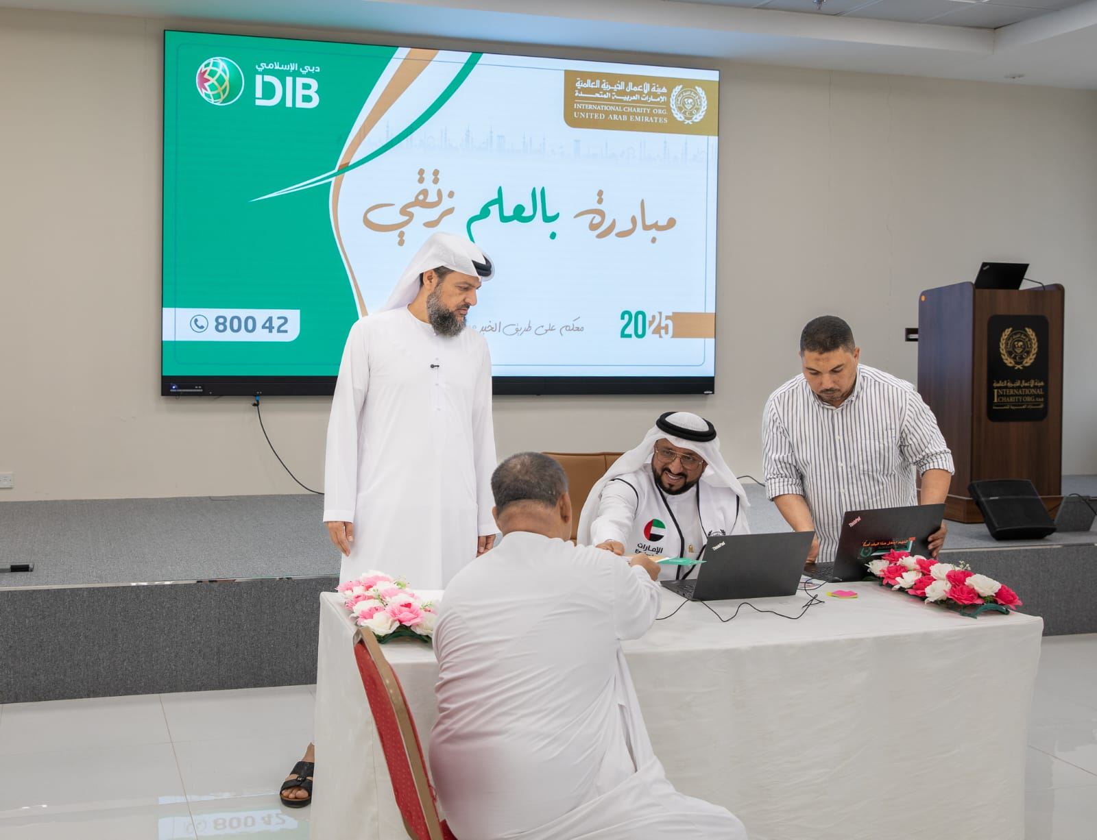 «الأعمال الخيرية العالمية» و«دبي الإسلامي» يدعمان 180 طالباً متعثراً
