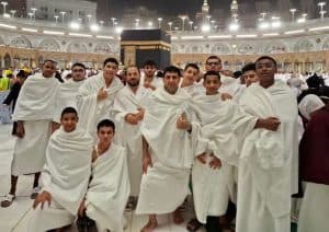 هيئة الأعمال الخيرية العالمية تُسيّر رحلة عمرة لـ 13 يتيماً متفوقاً