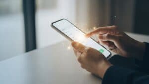 كيف يساعد الذكاء الاصطناعي في تصميم صفحات حملات تبرع أكثر إقناعاً